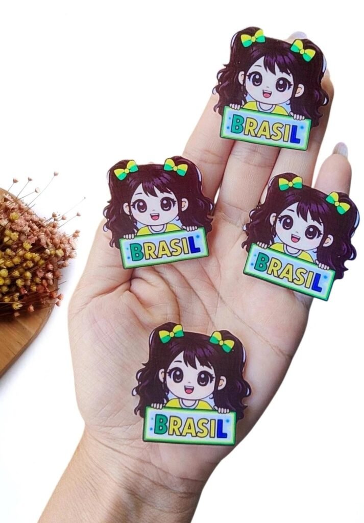 APLIQUE EM ACRÍLICO SUBLIMADO MENININHA MASCOTE BRASIL 4 CM UND