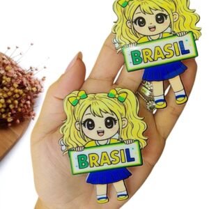APLIQUE EM ACRÍLICO CURVADO SUBLIMATICO MENININHA MASCOTE BRASIL LOIRA 8 CM UND