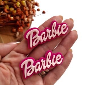 NOME BARBIE EM ACRÍLICO 5CM ROSA BEBÊ BASE PINK UND