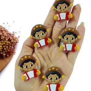 APLIQUE EMBORRACHADO MENINO JUNINO C/ SANFONA 3,5CM C/ 2 UND