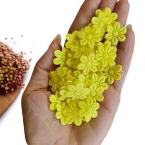 FLOR PRENSADA EM TECIDO 2CM AMARELO CANDY C/ 50 UND