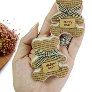 APLIQUE URSINHO PELUCIA C/ LAÇO HAPPY BABY MARROM 6CM  UND