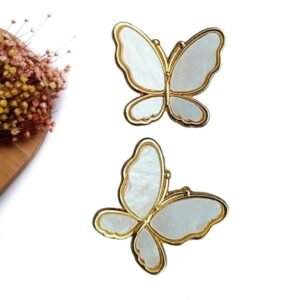 JOIA EM METAL BORBOLETA BRANCA 2,2 CM UND