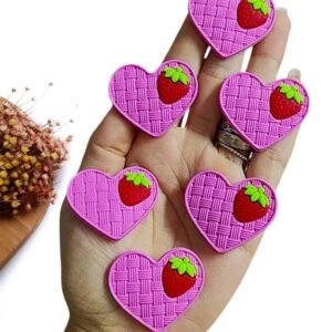 APLIQUE EMBORRACHADO CORAÇÃO PINK C/ MORANGO 3,8 CM C/ 2 UND