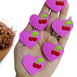 APLIQUE EMBORRACHADO CORAÇÃO PINK C/ CEREJA 3,8 CM C/ 2 UND